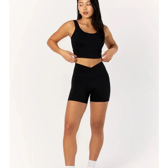 NEW with tags Astoria Activewear LIVE LUXE Crossed Sports Crop - Picture 3 of 7